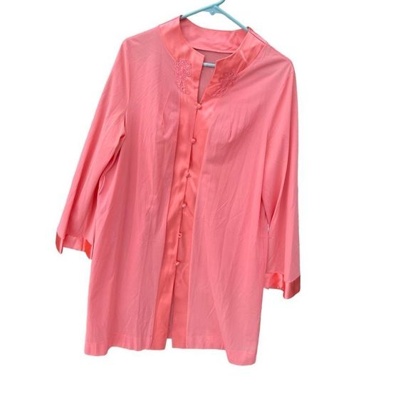 Gossard Other - Vintage Gossard Artemis size Large 100% nylon robe*
